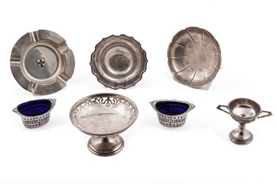 Lot 101 - A selection of silver items