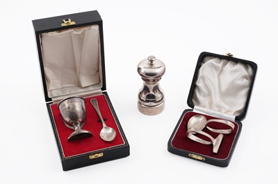 Lot 103 - A selection of silver items