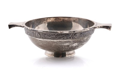 Lot 104 - A modern silver quaich