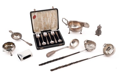 Lot 94 - A selection of silver items
