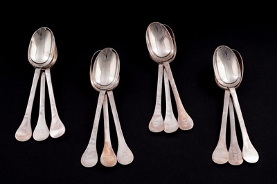 Lot 263 - A set of twelve Edwardian silver dessert spoons