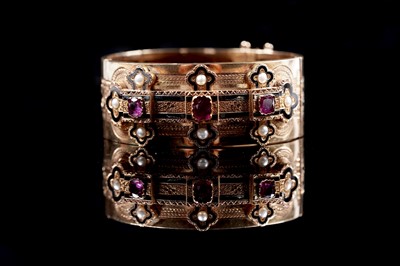 Lot 931 - A Victorian Gothic revival mourning bangle