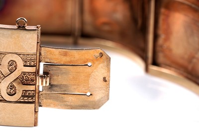 Lot 931 - A Victorian Gothic revival mourning bangle