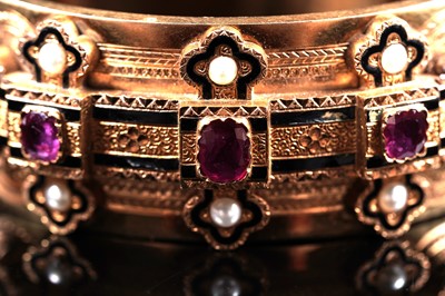 Lot 931 - A Victorian Gothic revival mourning bangle