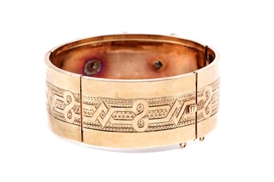 Lot 931 - A Victorian Gothic revival mourning bangle