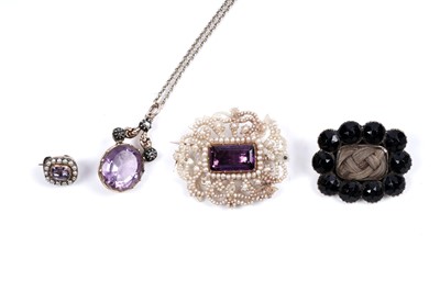 Lot 932 - A selection of 19th Century jewellery