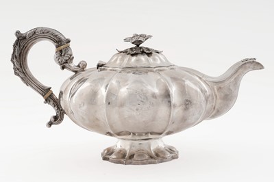 Lot 90 - A William IV Irish silver teapot