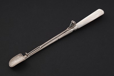 Lot 81 - A George III silver cheese scoop