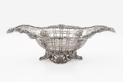 Lot 107 - A late Victorian decorative silver bonbon dish