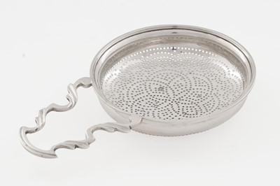 Lot 125 - A George III silver lemon strainer with a shallow circular bowl