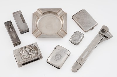 Lot 320 - Smoking accessories