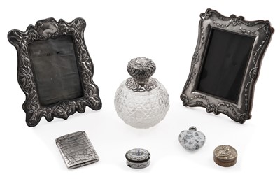 Lot 82 - A selection of objects of virtu