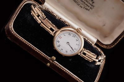 Lot 67 - A lady's 9ct yellow gold wristwatch
