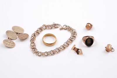 Lot 4 - A selection of gold jewellery
