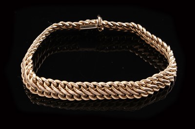 Lot 24 - A 9ct yellow gold bracelet