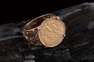 Lot 25 - An Edward VII gold half-sovereign ring
