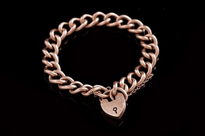 Lot 29 - A 9ct yellow gold curb link bracelet