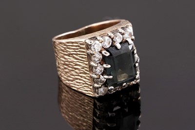 Lot 63 - A green and white stone cluster ring