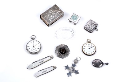 Lot 114 - A small quantity of silver items