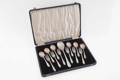 Lot 216 - A George V/VI cased silver fruit set