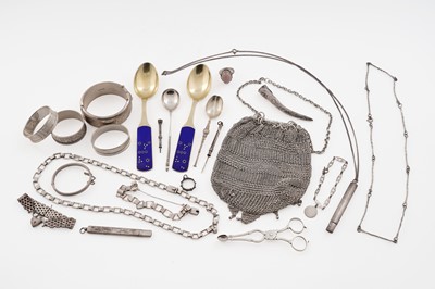 Lot 306 - A mixed lot of small silver