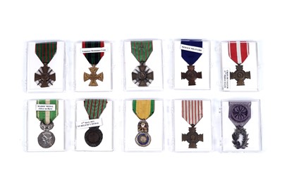 Lot 611 - A selection of French medals