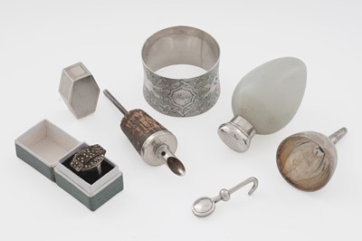 Lot 343 - Six small miscellaneous items