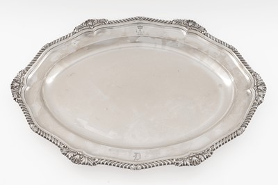 Lot 151 - An early George IV silver meat dish