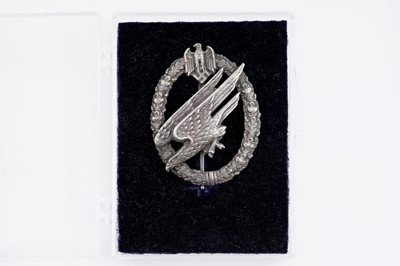 Lot 790 - A German Second World War Paratrooper's badge