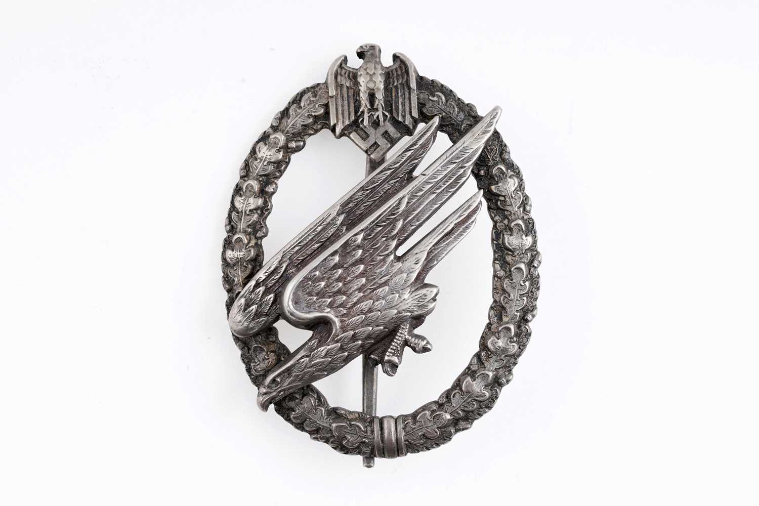Lot 790 - A German Second World War Paratrooper's badge
