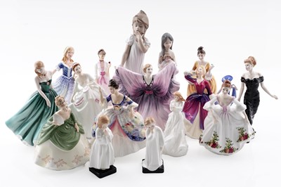 Lot 290 - A collection of ceramic figures