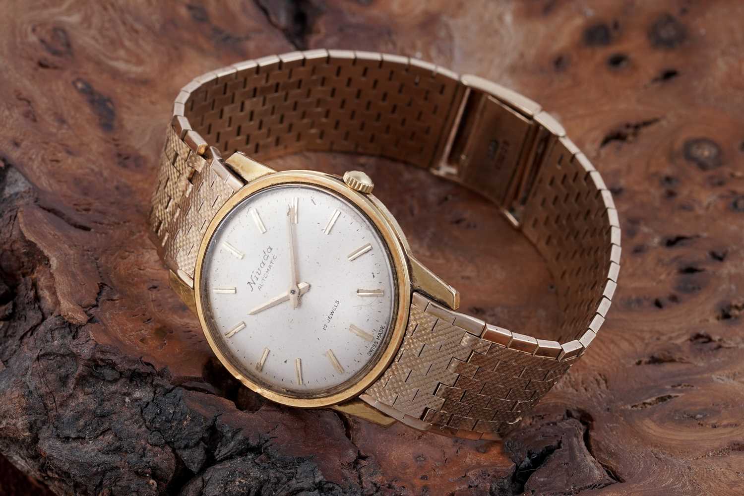 Lot 263 - A Nivada Automatic gold cased wristwatch