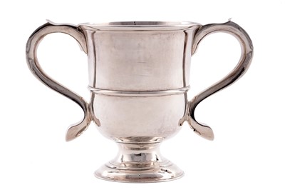 Lot 198 - A George III silver loving cup