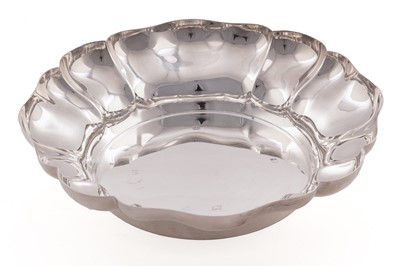 Lot 19 - An Elizabeth II silver dish