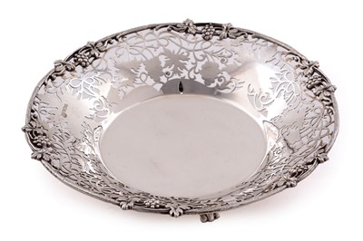 Lot 20 - An Elizabeth II silver dish