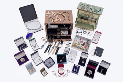 Lot 168 - Silver and costume jewellery