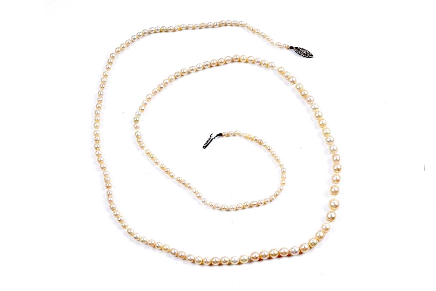 Lot 943 - A natural saltwater pearl single strand necklace