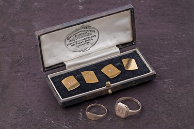 Lot 34 - A Victorian signet ring, another similar; and a pair of gold cufflinks