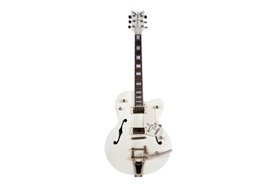 Lot 90 - A Gretsch-style guitar