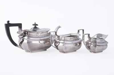 Lot 315 - An Edwardian silver three piece tea set