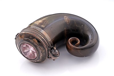 Lot 678 - A George III Scottish silver mounted curly horn snuff mull