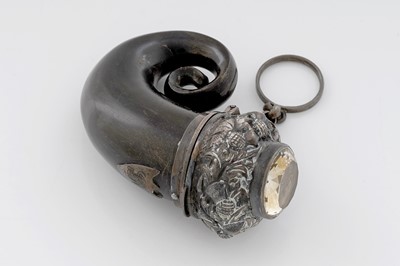 Lot 683 - A late Victorian Scottish small silver mounted curly horn vinaigrette