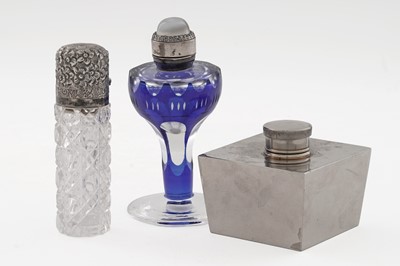 Lot 693 - Three miscellaneous small items