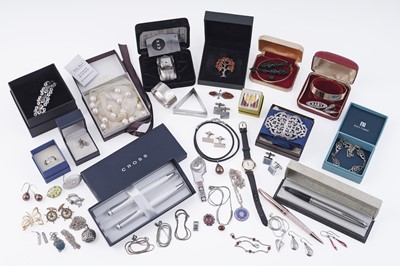 Lot 232 - Costume jewellery, silver, and collectors' items including: a "nurses" silver belt buckle