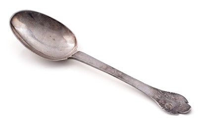Lot 438 - A William and Mary southern provincial silver lace-back trefid spoon