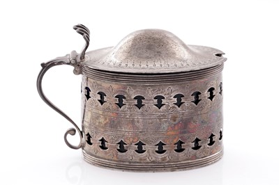 Lot 453 - A George III silver mustard pot