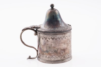 Lot 459 - A George III silver mustard pot