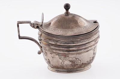 Lot 460 - A George III silver mustard pot