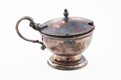 Lot 462 - A George VI small silver mustard pot