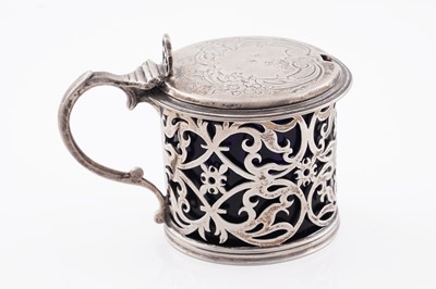 Lot 467 - A Victorian silver drum mustard pot